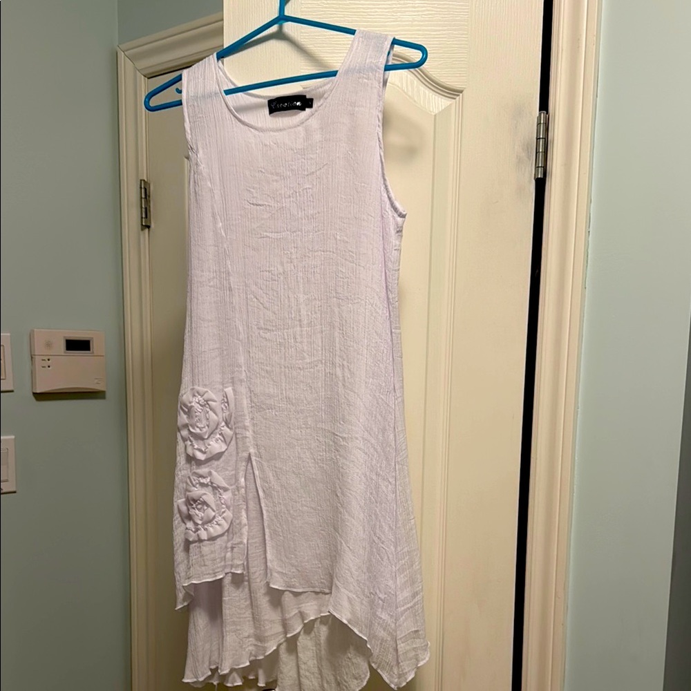 ❤️Gauze White Sleeveless Dress with Floral Detail ❤️